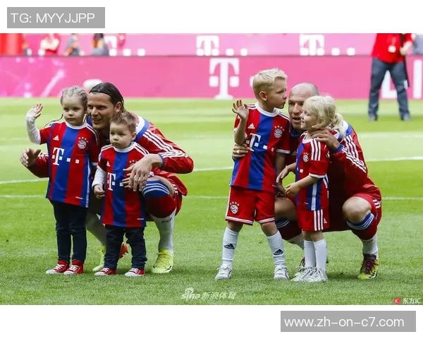 猫咪闯入足球场只为近距离观赏球星精彩表现成焦点